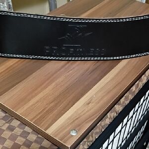 Black Weightlifting Belt